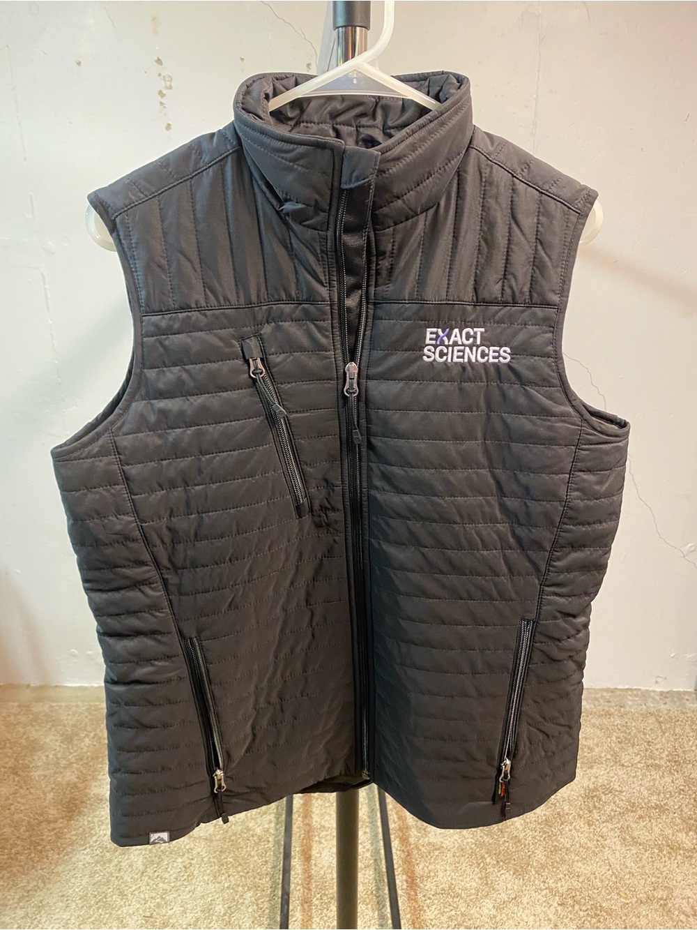 NWT Exact Sciences Quilted Black Logo Storm Creek Vest Size Medium